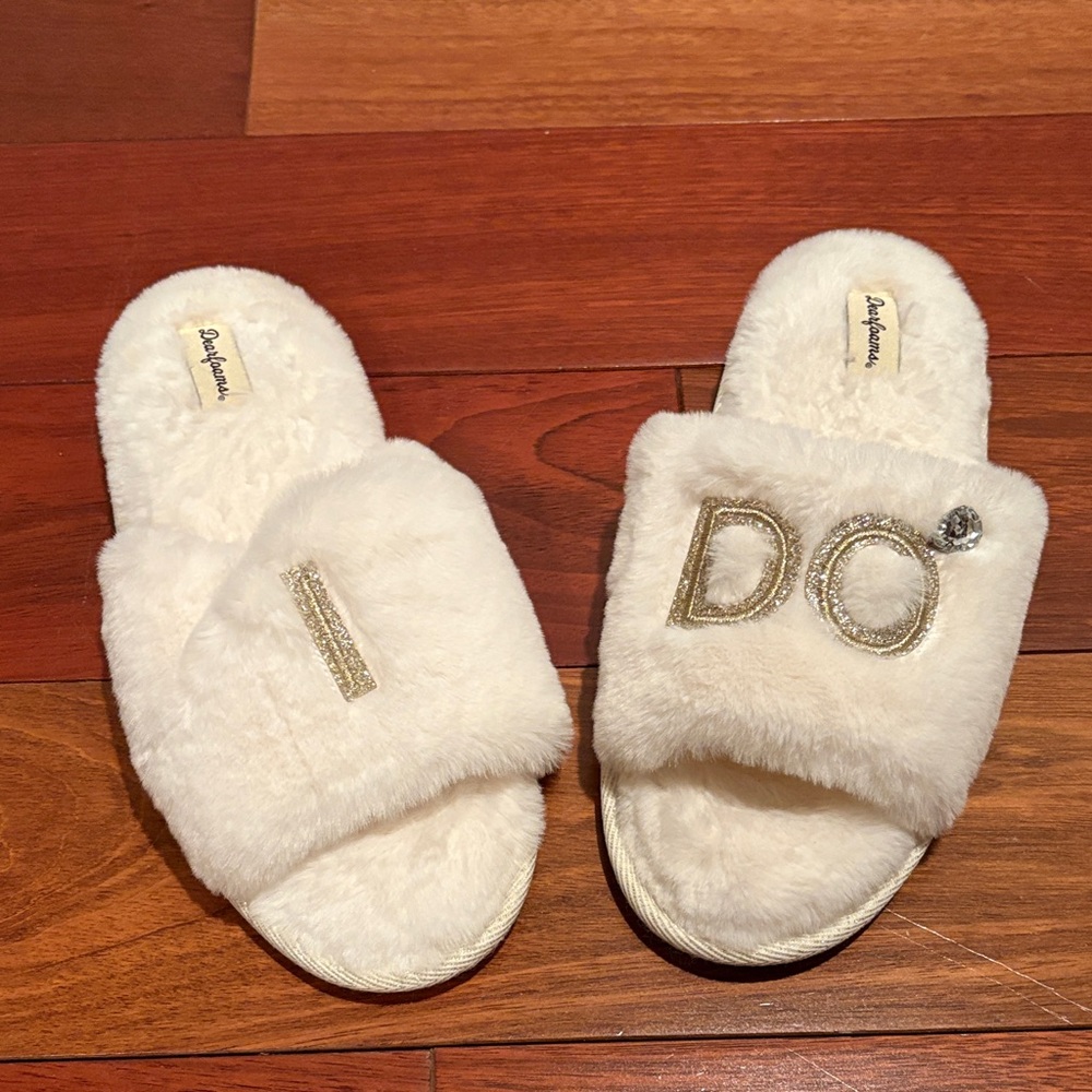 DEARFOAM White Bridal Slippers with 'I DO' Embroidery